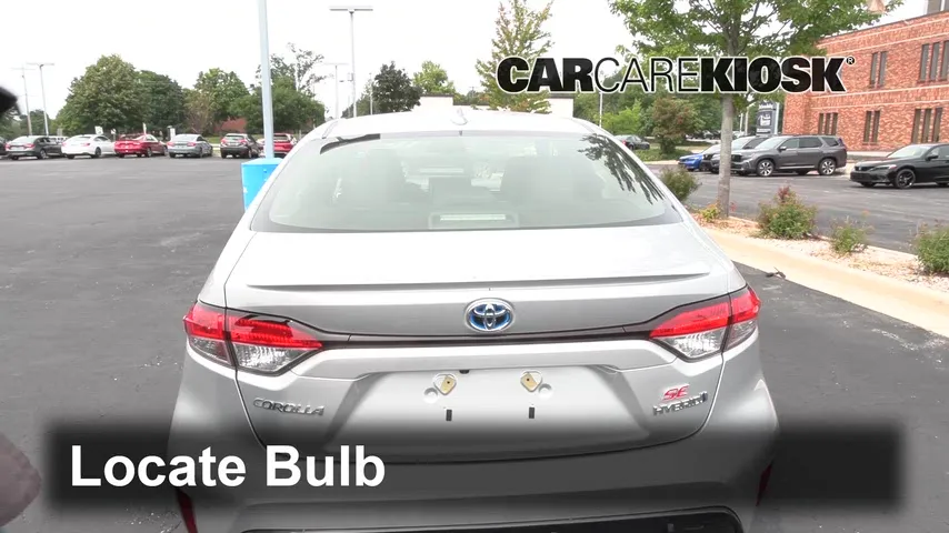 2023 Toyota Corolla Hybrid LE 1.8L 4 Cyl. FHEV Éclairage Feu de freinage central (remplacer l'ampoule)